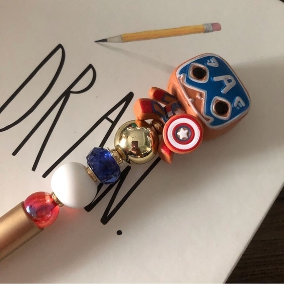 Marvel Gingerbread man handmade beaded pen: Captain America - Picture 1 of 3